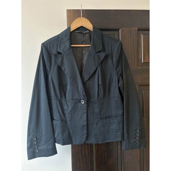 Black Cropped 1 Button Blazer - Picture 2 of 7